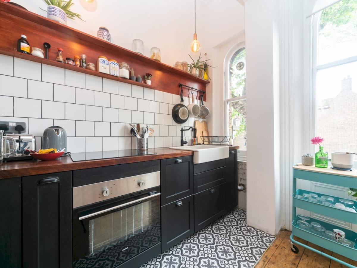 Pass The Keys Rustic And Quirky Flat In Charming Charlton Village London Exterior foto