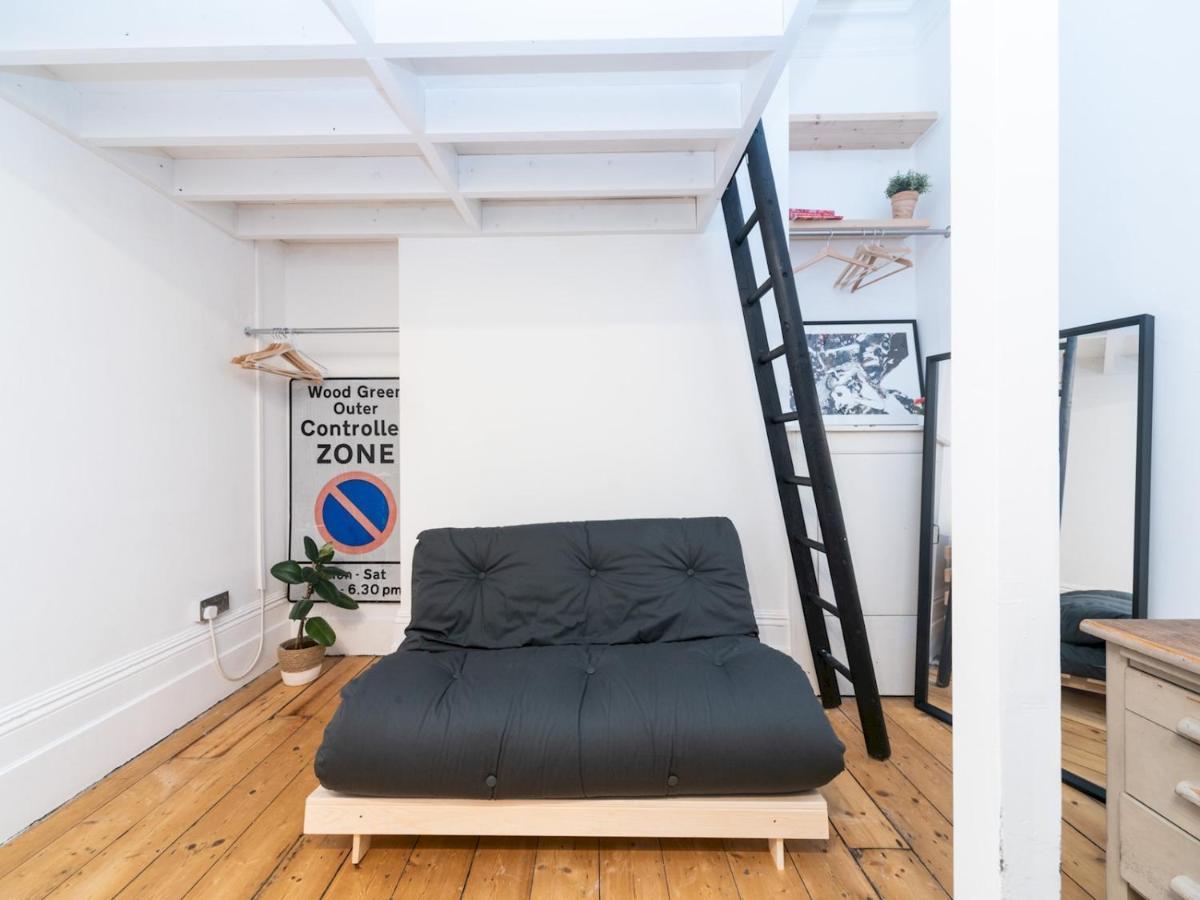 Pass The Keys Rustic And Quirky Flat In Charming Charlton Village London Exterior foto