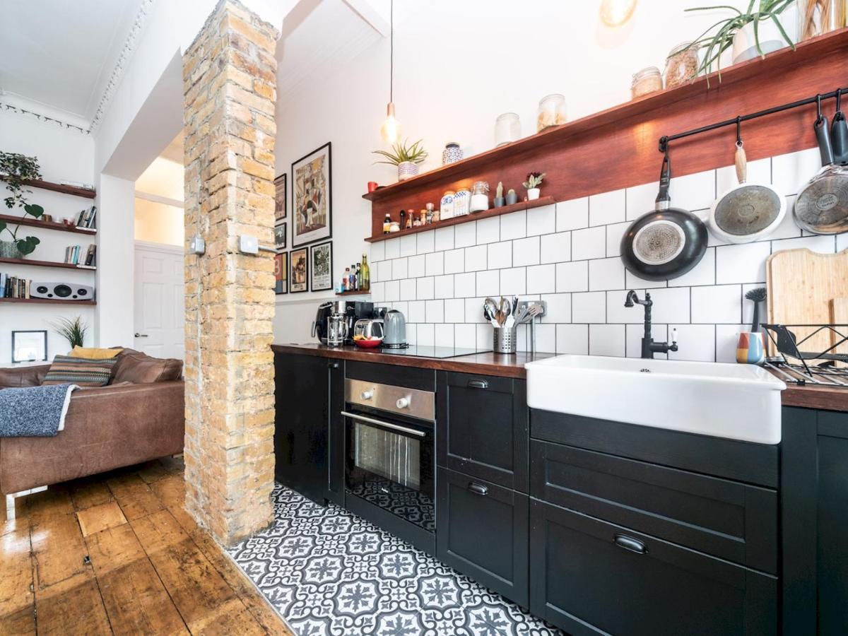 Pass The Keys Rustic And Quirky Flat In Charming Charlton Village London Exterior foto