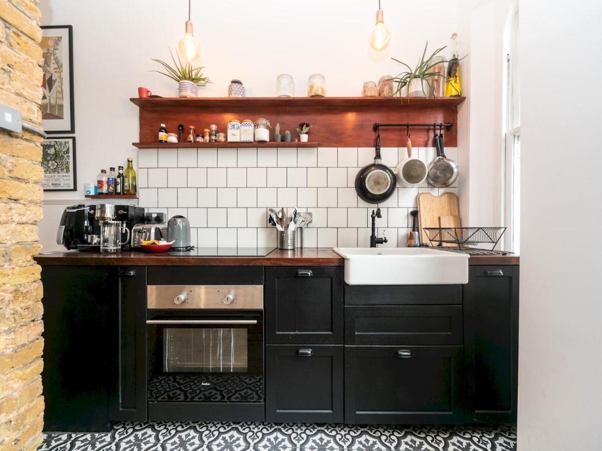 Pass The Keys Rustic And Quirky Flat In Charming Charlton Village London Exterior foto