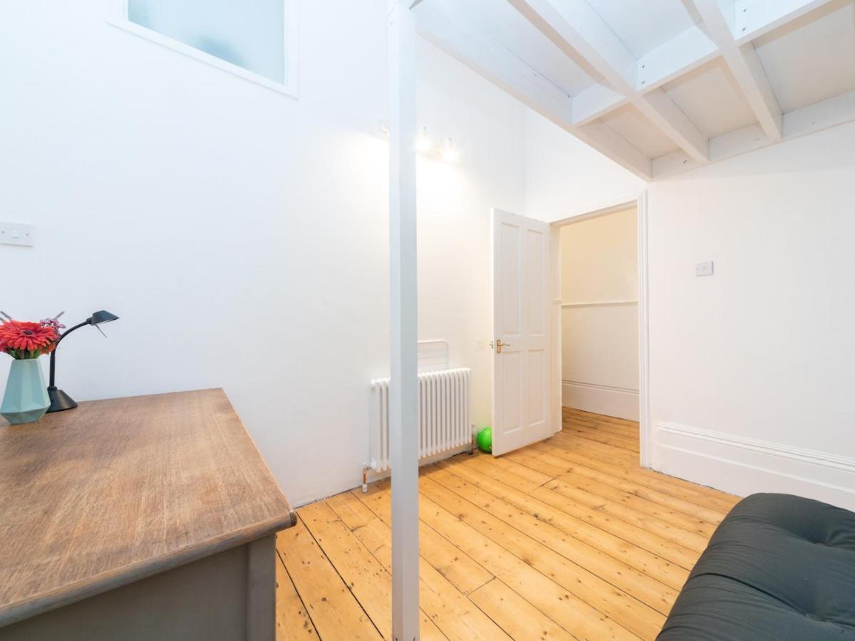 Pass The Keys Rustic And Quirky Flat In Charming Charlton Village London Exterior foto