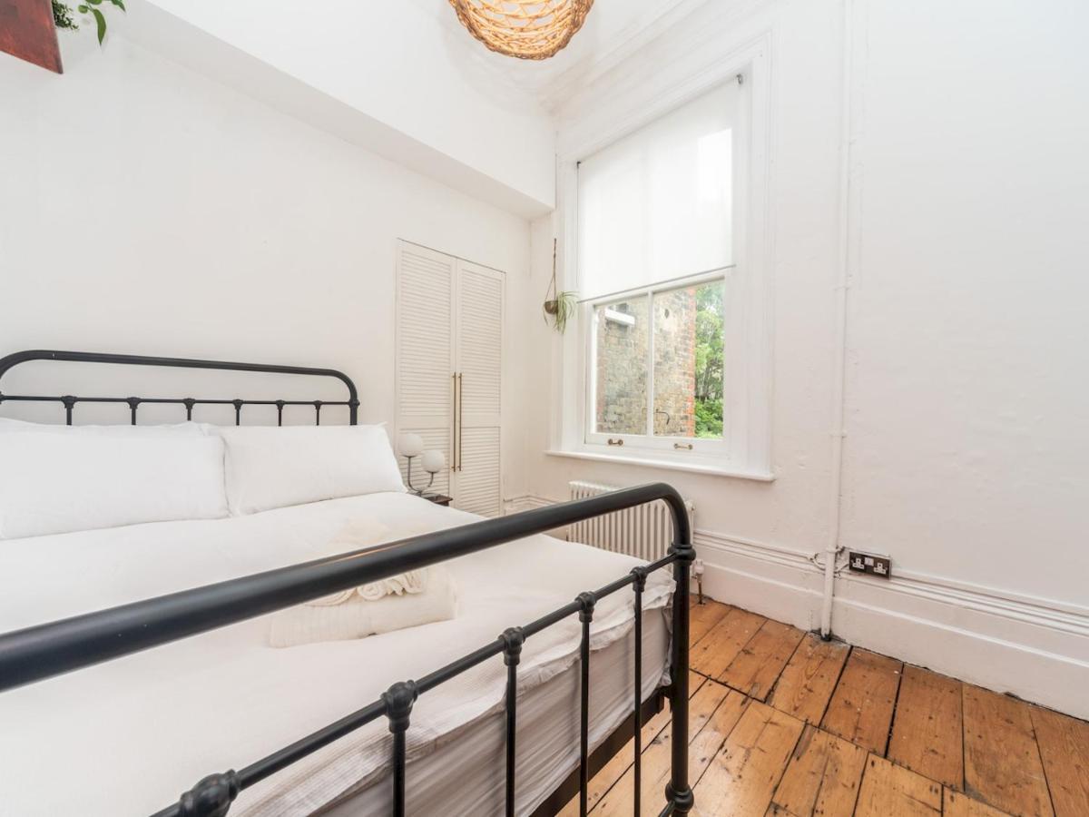 Pass The Keys Rustic And Quirky Flat In Charming Charlton Village London Exterior foto