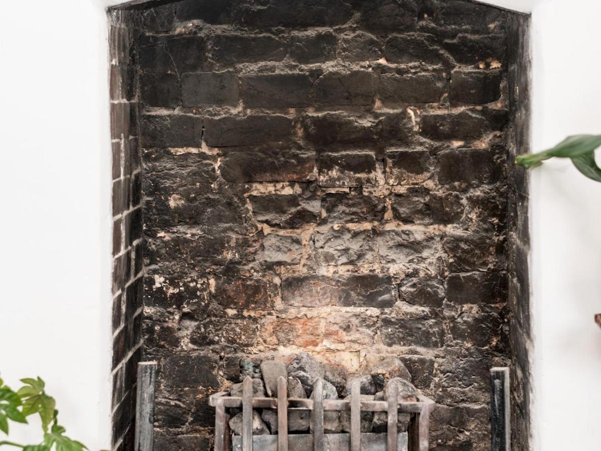 Pass The Keys Rustic And Quirky Flat In Charming Charlton Village London Exterior foto