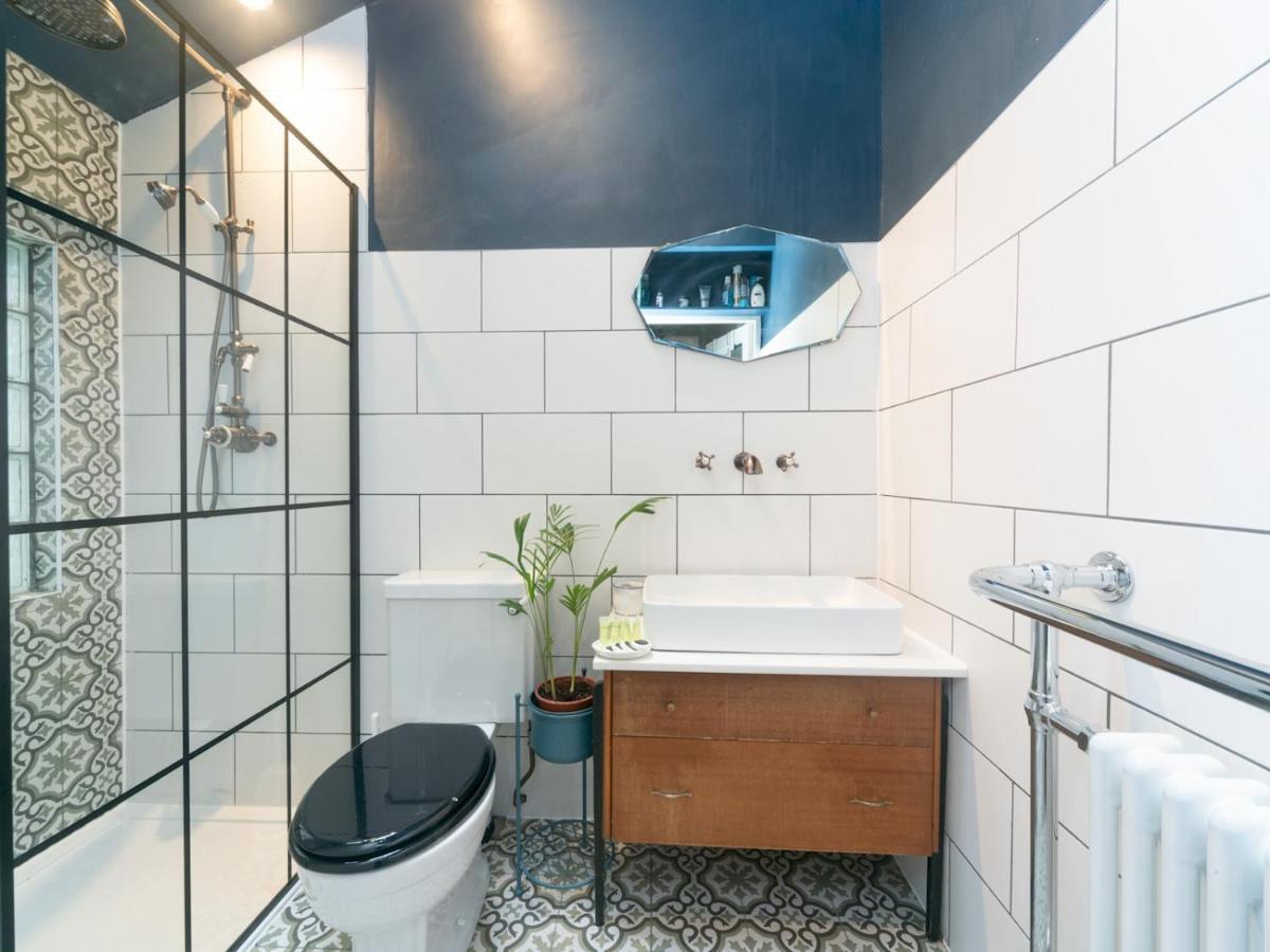 Pass The Keys Rustic And Quirky Flat In Charming Charlton Village London Exterior foto
